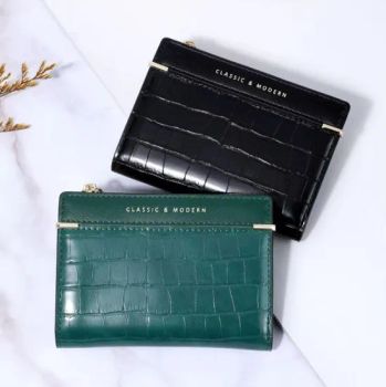 High-Quality Women's Wallet New Crocodile Leather Design Ladies Short Buckle Fold Small Purse Short Wallet - Shenzhen Worthsource Trading Co., Ltd - China