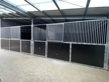 Flexible Portable Horse Stables Horse Stall with Roof MOQ 12 Sets Origin China Trademark XM HS Code 73089000 Model NO. - Anping County Xiangming Wire Mesh Products Co., Ltd. - China
