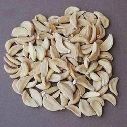 Dehydrated Garlic Flakes Type FOB Aroma Rich Texture Flaky Shelf Life Long Packaging 25kg-50kg Flavor Bold And Savory Application Soups, Sauces, Stews, Marinades - Jaishnavi Exports - India
