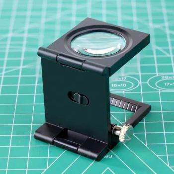 10 X Light Folding Magnifier with White Glass Desktop LED Magnifying Lamp Origin China Battery 3XLR927 Button Cells (Not Included) - Hebei Hanze International Trade Co., Ltd. - China