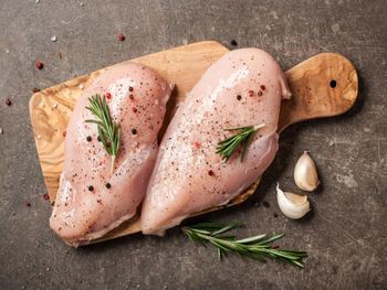 Premium Quality Halal Frozen Boneless Skinless Chicken Breast for Export - Mutlu Et Mustafa - France