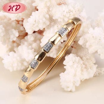 Wholesales Fashion Design Charms Gold Filled Bangle for Girls - Guangzhou Heng Dian Trade Co., Ltd. - China