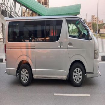 High Grade 2022 Hiace Left Hand Drive Diesel Van Manual Transmission Euro 4 Emission Standard 11-20 Seats - Smart Agri GmbH - Germany
