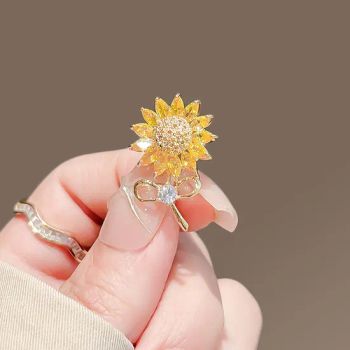 Stylish Brooch High-End Women's Anti-Exposure Butterfly Brooch with an Exclusive New Design and a Touch of Luxury - Guangzhou Zimore Gift Co., Ltd. - China