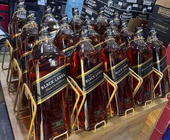 PREMIUM BLENDED SCOTCH BLACK LABEL WHISKY 12 YEARS AGED MALT AND GRAIN WHISKIES 1 LITER - Sosa Merchant Solutions - Austria