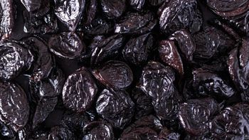 Prunes with Pit / Pitted Prunes Origin Uzbekistan Moisture Content 18–19% Color Dark Purple To Black Variety High-quality Dried Plums - AGROTRADE FAMILY - Uzbekistan