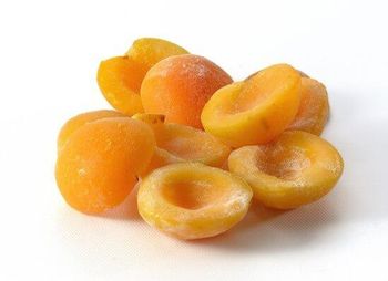 Frozen Apricot Halves (Pitted) Variety Yubileiny Form Halves, Pitted Storage Temperature -18°c -20°c Processing Type Standard Freezing, Standart frozen apricot halves - AGROTRADE FAMILY - Uzbekistan