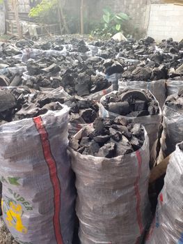 Hardwood Charcoal from M Hardwood Charcoal - M - Indonesia