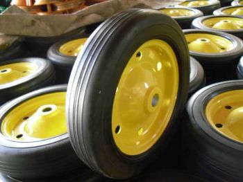 Solid Rubber Wheel Solid Rubber Tyre for Wheel Barrow 13′ ′ X3′ ′  - QINGDAO GOLDEN SOURCE INDUSTRY CO., LTD. - China