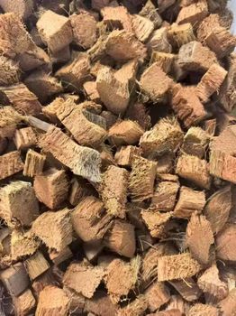 Coconut husk chips block 5 kg, size 1-2 chips, moisture < 20 % - PT. PAN AGRO SEJAHTERA - Indonesia