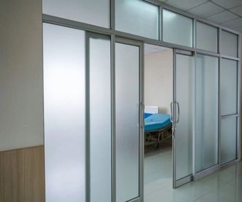 Toughened Glass Partitions Shape Flat Pattern Plain Thickness all Color Transparent Usage/Application - Agarwal Glass House - India