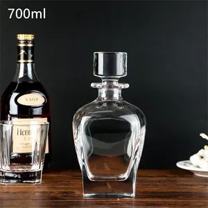 High Quality Whiskey Decanter Elegant Clear Glass Whisky Decanter Glass with Stopper 700ml Drinks Decanter for Vodka - Ningbo Yuheng Medical Equipment Company Ltd - China