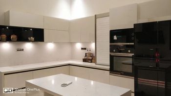 L Shaped Modular Kitchen Appearance Modern Kitchen Type Ideal Hardware Type Modern Kitchen Design L-Shape Design Approach - Aryam Inter-continental Private Limited - India