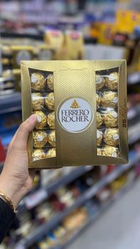 Ferrero Rocher Premium Hazelnut Chocolate Confection Rich Chocolate Treat with Crispy Wafer and Hazelnut - PLANETE COMMERCE - France