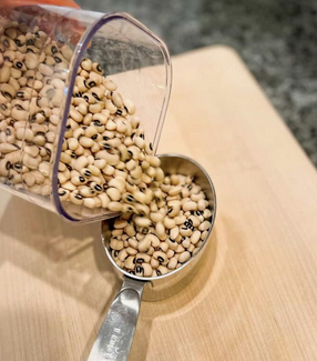 Peeled Black Eyed Cowpea Beans Black-eyed Peas with Good Price. Bulk Peas and Beans Organic Blackeyed Peas - Almaa SCS - Belgium