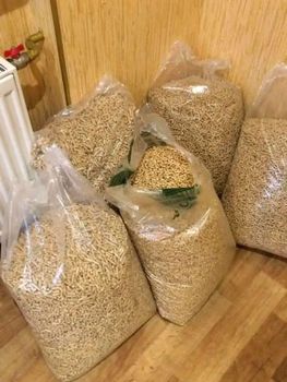 ENplus A1 Wood Pellets Calories 4500 J Ash Content 0.5% Density 680 Kg/m³ Diameter 6 Mm, 8 Mm Moisture Content 10% Length 10 Mm To 40 Mm - jmb management - Germany