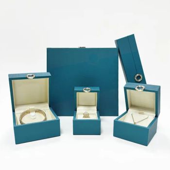 Fashion Jewellery Set with Gold Buckle Nameplate PU Leather Jewellery Boxes - Shenzhen Anhuixin Technology Co., Ltd. - China