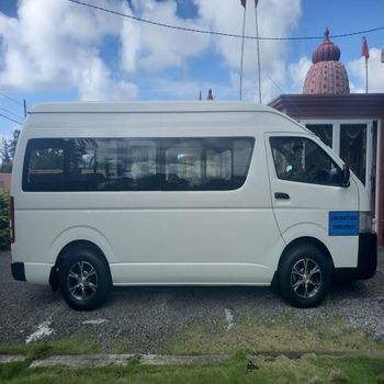 Excellent Quality 2022 Hiace Left Hand Drive Diesel Van Manual Transmission Euro 4 Emission Standard 11-20 Seats - Smart Agri GmbH - Germany