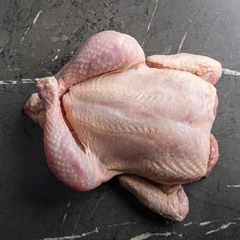 High Grade Frozen Whole Chicken Meat IQF Technology Hygienic Vacuum Packaging 25kg Ideal For Export Food Supply And Commercial Use - Carla Pisselli Commercio - Brazil