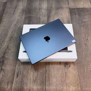 BRAND NEW Apple 2025 MacBook Pro Laptop with M5 chip with 10‑core CPU and 10‑core GPU: - EcoRoma GmbH - Germany