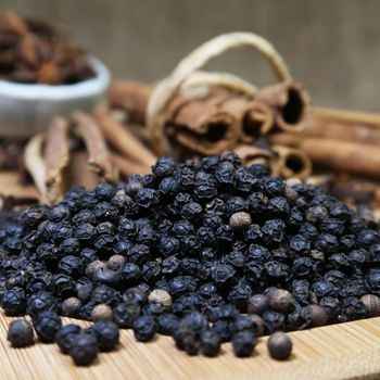 100% Pure Black Pepper Carefully Processed For Bulk Supply Ensuring Natural Aroma Long Lasting Fresh Black Pepper - AGRO AFRIQUE COMPANY LIMITED - Tanzania