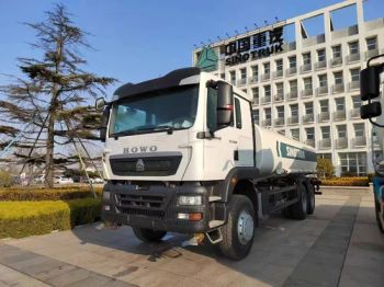 Sinotruk New Used HOWO Drinking Cleaning Tank Fire Fighting Sprat Sweeper Tanker Cargo Van Lorry Bowser Delivery Transport Road Sprinkler Barrow Water Truck - SINOTRUK QINGDAO HEAVY INDUSTRY CO., LTD. - China