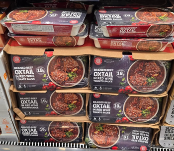 Braised Beef Oxtail in Red Wine Tomato Sauce 18g PREMIUM GOURMET MEALS Rich & Tender. Restaurant-Style Flavour - Sosa Merchant Solutions - Austria