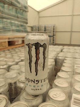Classic Monster energy drink available at low wholesale prices for bars, restaurants, and retail chains - LIVE COMMERCE - France