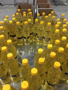 Wholesale Pure 100% Refined Cold Pressed Edible Sunflower Cooking Oil 1L Plastic PET Bottle - Tarpi srl - United States