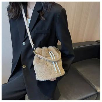 Winter Cute Plush Ladies Fluffy Crossbody Bags Soft Faux Fur Women Purses - Shenzhen Yongxinghui Trading Co., Ltd - China