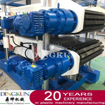 Haul off Machine / Plastic Machine Width 800mm Origin China Reducer 2 Set Model NO. DK800 Warranty 1 Year Trademark - QINGDAO DING KUN PLASTIC MACHINERY CO., LTD. - China