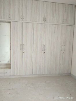 Brown Mango Wood Wooden Wall Partition, 3 Panels, Natural Colour Brown Height 5-7 ft Material Wood Brand Sannidhi Surface - Sannidhi Modular Kitchen - India