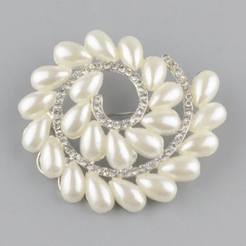 Wholesale White Pearl Wholesale Fashion Brooches with Pin - Marigold Garment Accessories Co., Ltd. - China