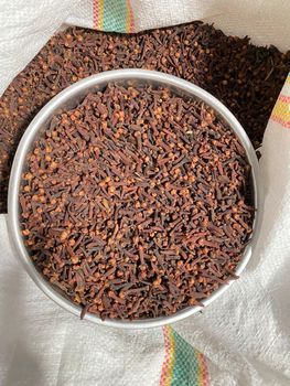 Lalpari Cloves Condition Dry Stem Content 1% Grade Lalpari Cloves Taste Excellent Flavor Moisture Content <10-12% Drying Process Sun Dried - Permana Nusantara Ekspor - Indonesia
