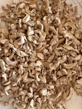 Dry ginger(gingerol- +1.5%) - SP Enterprises - India