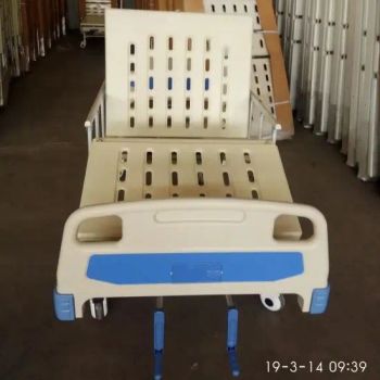 Wholesale Hand Control Adjustable Manual Two Cranks Hospital Bed for Sale - Shandong Harmowell Trade Co., Ltd. - China