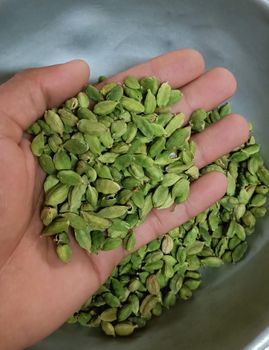 Cardamom Origin India Features Organic Packaging Size Up to 50 g - Bony - India