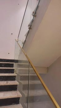 Panel Aluminium Glass Stairs Railings Position Stairs Material Grade Al 6063 Finish Smooth Aluminum Surface Finish - Onymee - India