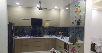 Modern Semi Modular Kitchen Service Appearance Modern Service Mode Offline Finish Type Laminated Kitchen Design L - - S.S Craft & Fabricator - India