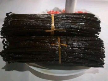 Vanilla Beans, Bourbon, Black, organic. - VOLOLONIRINA - France