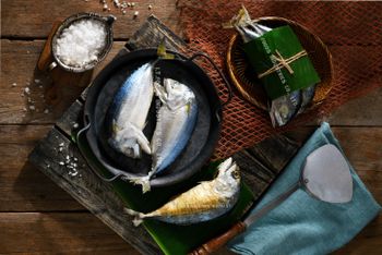 Frozen Salted Gourami Fish Gutted (Trichogaster Pectoralis) – Pla Salid - I.T. Foods Industries Co., Ltd. - Thailand