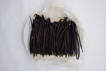 Indonesia Vanilla Beans Planifolia – product photo, Dried Vanilla Beans products found from trusted suppliers, wholesalers, manufacturers & exporters Listing