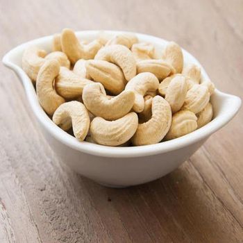 High Quality Cashew Nut Raw Bulk Cashews W320 Raw Cashew Nuts Prices Offered Dried and raw Fruits Nuts HACCP ISO FSI - TANIS IMPORT & EXPORT COMPANY LIMITED - Vietnam