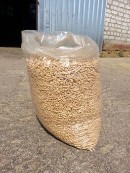 Manufacturer of Wood Pellets for Sale Pine Wood Pellet 6mm 15KG Bags Europe Prices Cheap Shipping Worldwide - S-SQUAD - France