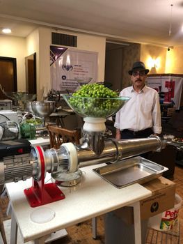 new Invention Elect Juicer Electric for all Fruits as Tomato Lemon Orange Kiwi Grapes & Vegetable as Jinjer from Amir new Invention Elect Juicer Electric for all Fruits as Tomato Lemon Orange Kiwi Grapes & Vegetable as Jinjer - Amir - Iran