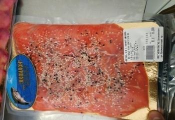 Trout Lightly salted fillet-slicing 100g (with SESAME) - MAXIFISH LLC - Lithuania