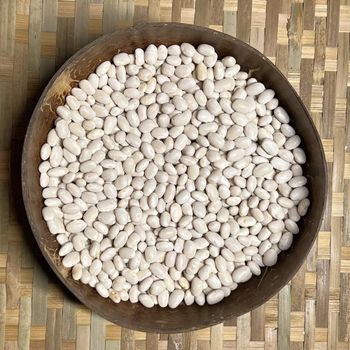 Fresh Navy Beans Clean Dry Natural Beans With Rich Nutrition For Food Preparation Buy Fast Delivery Premium Quality Wholesale Naturally Perfect For Home Kitchen And Food Industry - wood traders - Poland