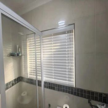White PVC Venetian Blinds Bathroom 550MMx1250MM MOQ100 5Y Warranty - Everstar Import & Export Co., Ltd. - China