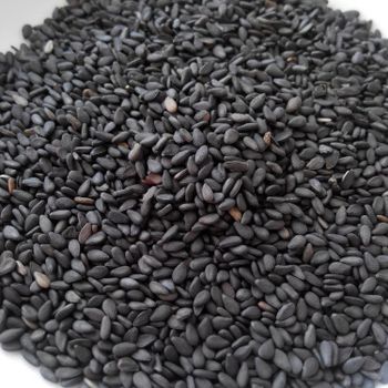 Roasted black/white sesame seed Grade A Organic No Origin China Flavor Nutty Texture Crunchy Features Roasted Shelf Life 24 MONTHS - Qingdao Runledo Import&Export Co.,ltd - China