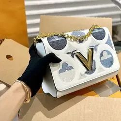 Cosmetic Cases Designer Bag Luxury Shoulder Bag Popular Twist Bags Leather Small Square Designers Bag Long Chain V Shaped Buckle Simple Fashion Very Good - Quanzhou Fengze Xiaoshu Pear Trading Co., Ltd. - China